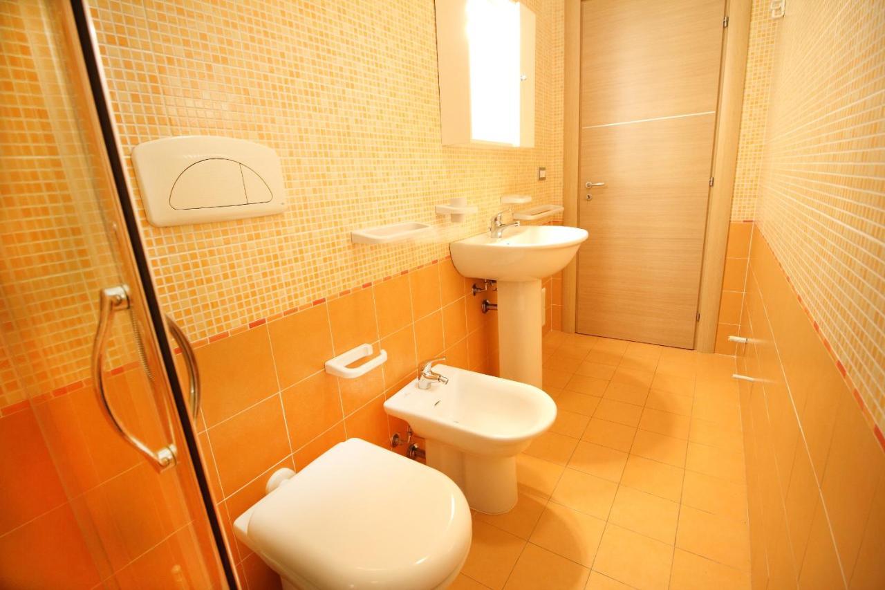 Bilocale Orange Apartment Gallipoli Bagian luar foto